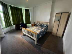 Double-Bedroom in the Heart of Salford Manchester Perfect for Short Stays